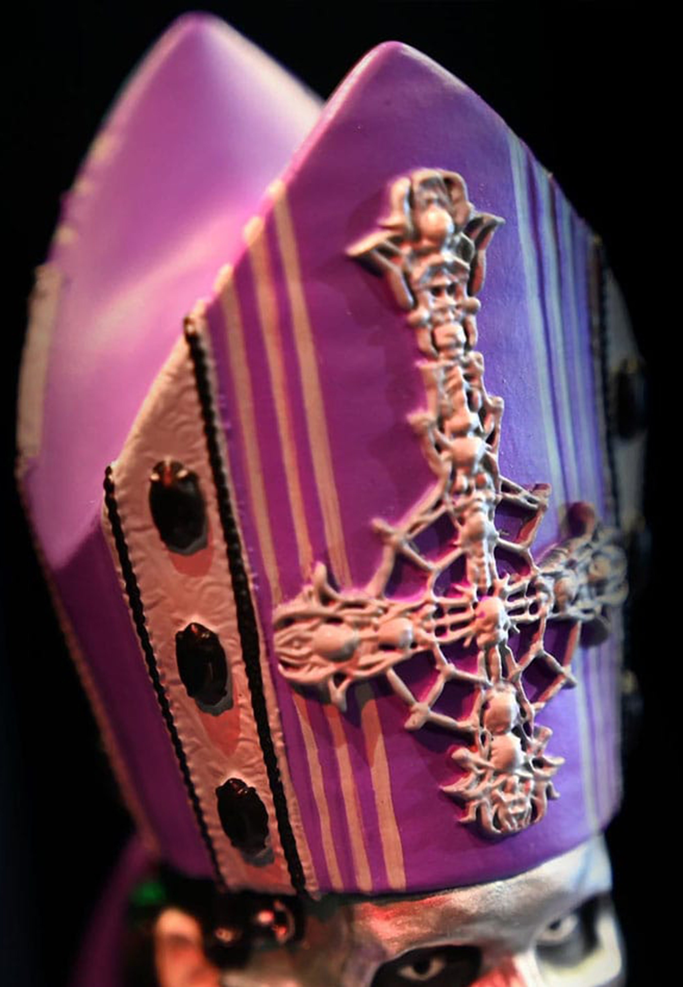 Ghost - Papa V Perpetua Purple Robes Rock Iconz - Statue | Neutral-Image